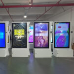 High Brightness 3000nits Outdoor Kiosk Waterproof LCD Display Capacitive lightning protection Digital Signage explosion-proof Screen 43 55 65 75 86Inch